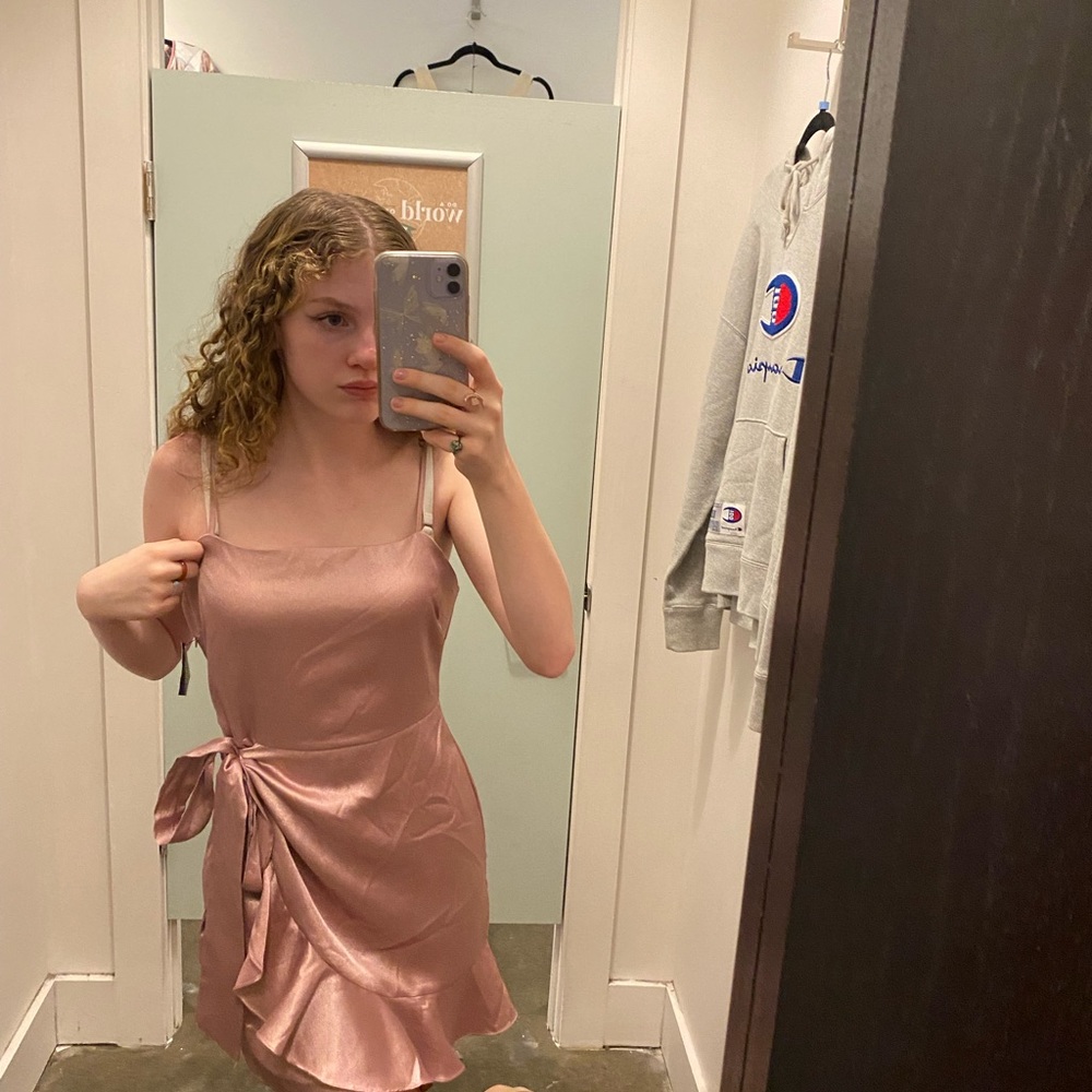 champagne-coloured homecoming dress! it ties on the side! help it find a home!!